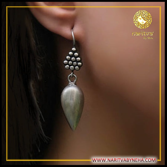 Fish hook boond drop earrings