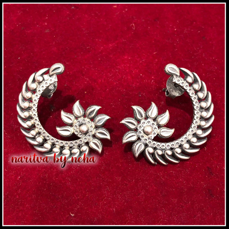 Curved Flower Stud