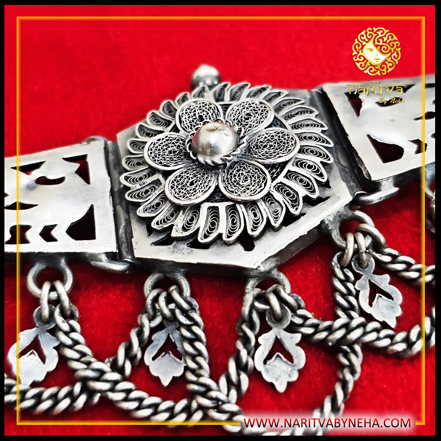 Vintage Flower Motif Choker