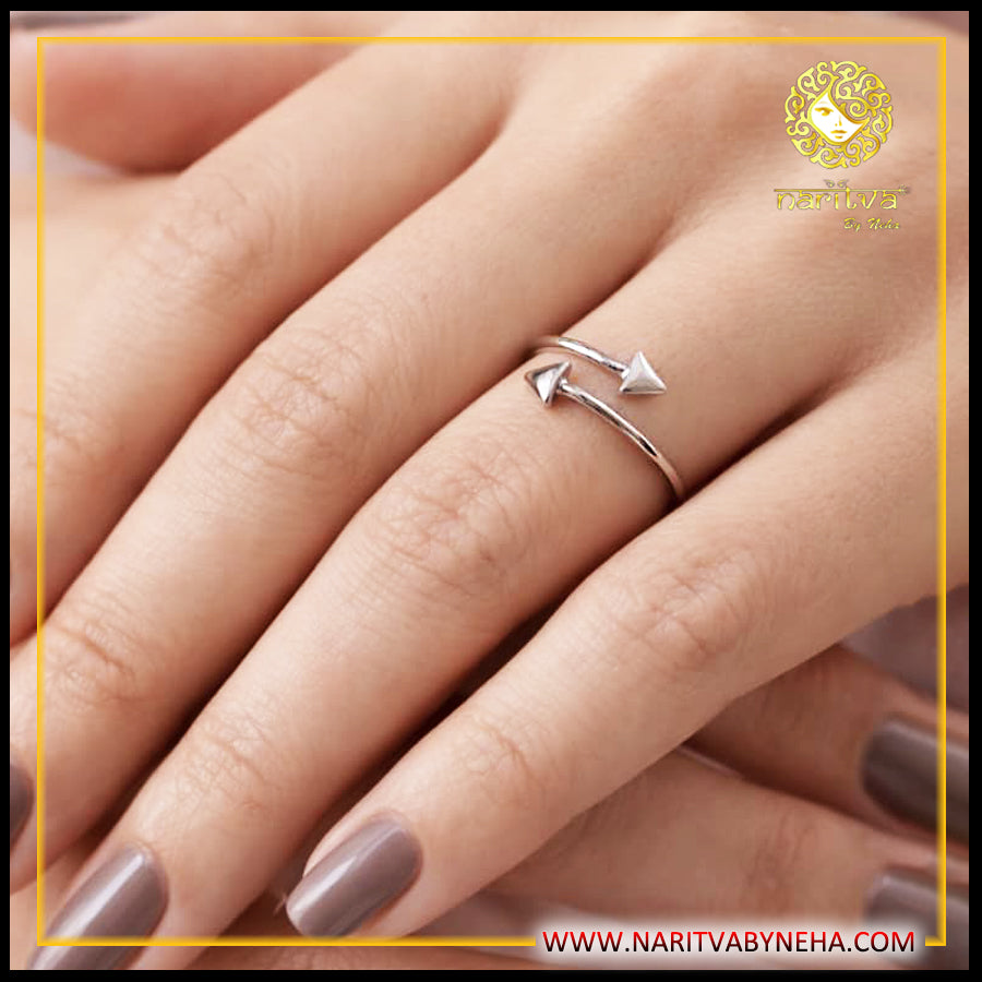 Light Weight Arrow Ring Band