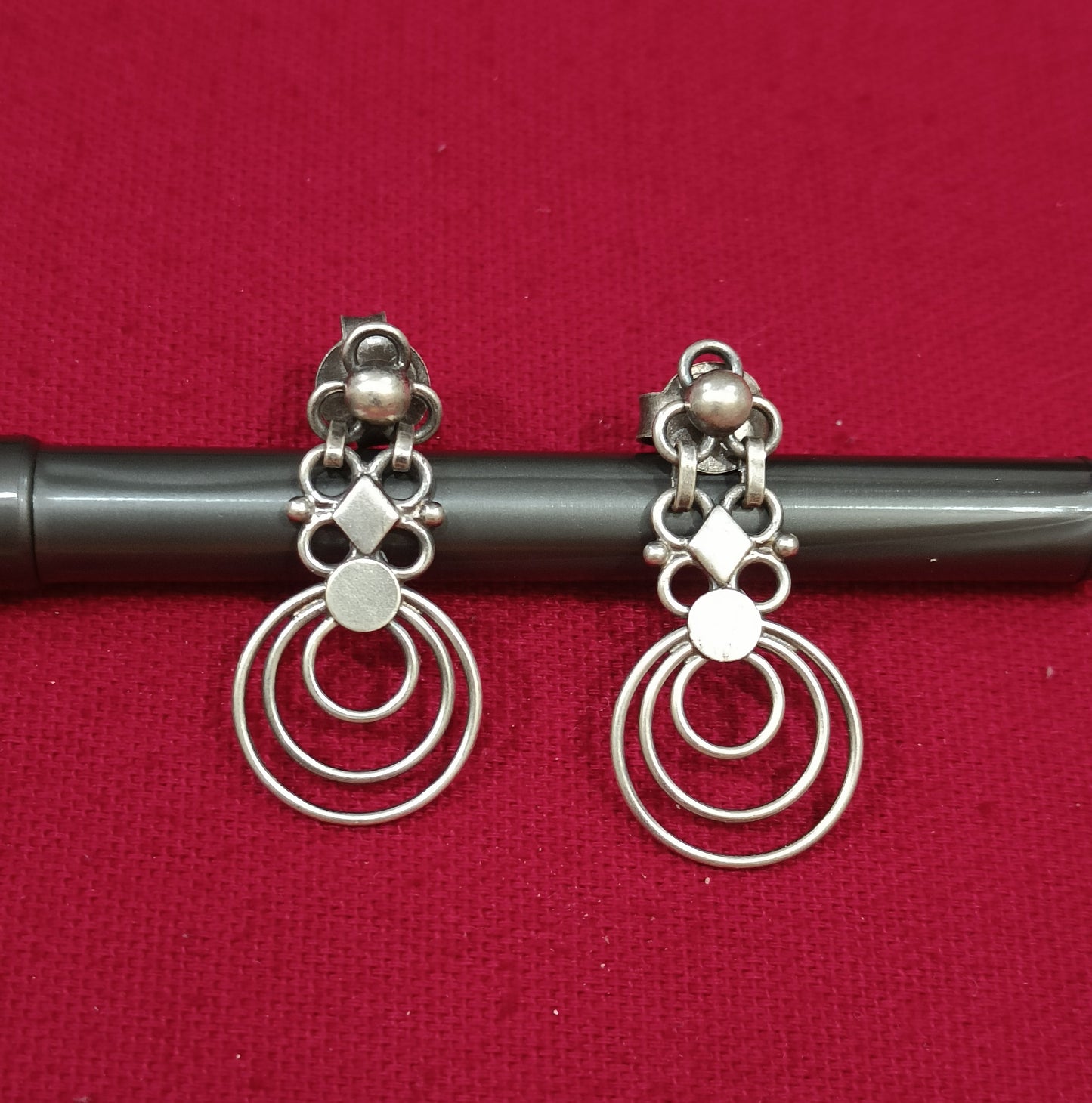 Circle motif dangler