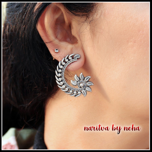 Curved Flower Stud