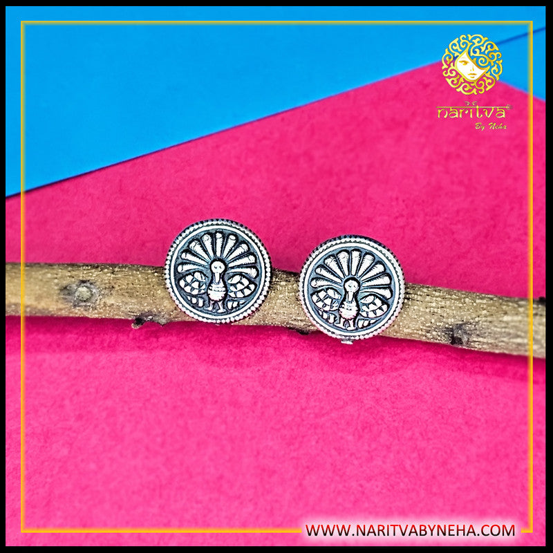 Dancing Peacock Round Stud