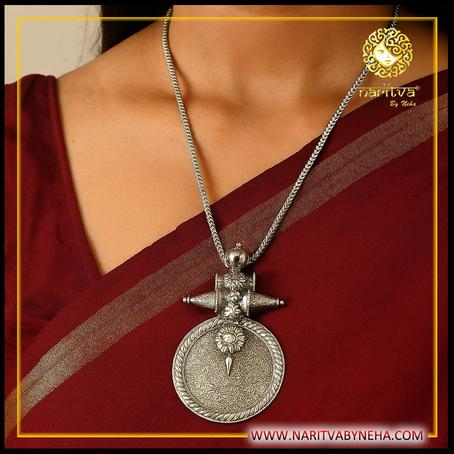 Classic Taveez Textured Necklace