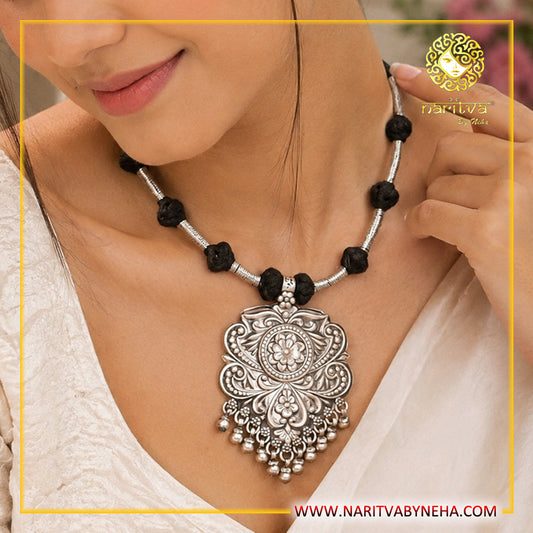Mughllai Flower Dori Necklace