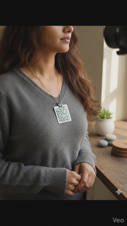 Sqaure Chitai Pendant